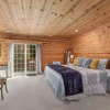 Отель River Road Lodge 7 Bedroom Lodge by NW Comfy Cabins by RedAwning, фото 21
