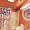Отель Updated Parkway Retreat W/ Hot Tub & Game Room 3 Bedroom Cabin, фото 5