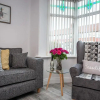 Отель Keithlands House 4 Bedrooms Workstays UK Video Tour Available, фото 1