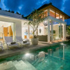 Отель Villa Bronte Beachside Living in the Heart of Canggu Sleeps 4 pax Light and Bright Beautiful Modern , фото 10