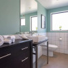 Отель Spacious Central City Apartment with Parking, фото 26