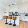Отель Houston Townhouse w/ Office & Home Gym, фото 17