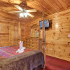 Отель Apple Bear Lodge - Four Bedroom Cabin, фото 21
