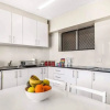 Отель Surfers Paradise Retreat With Free Parking, фото 4