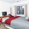 Отель King Bed in Auckland CBD with Pool & Gym, фото 2