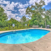 Отель Smoky Mountains 5br 5ba Poolside Chalet, фото 12
