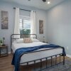 Отель Downtown Dream Home Spacious 4br/2ba Sleeps 12!, фото 2