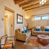 Отель Casa de Lorenzo - Spacious Yard With Hot Tub and Fire Pit, фото 13