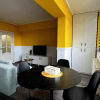 Отель Joyful open space apartment with Queen Bed & parking, фото 1