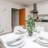 Отель Central Modern Flat Sleeps 6 - Dedicated Parking, фото 26