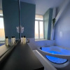 Отель Capsule Roubaix/Lille Balneo*Home Cinema*Billard, фото 9