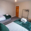 Отель Charming 4-bed House in Nottingham Sleeps 7, фото 2