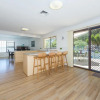 Отель Kallaroo, 3 Kallaroo Street- great house with views, pool, WIFI and aircon, фото 12
