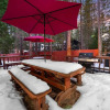 Отель Beary Cozy Retreat - Newly Remodeled With Hot Tub And Game Room In Prime Location! 3 Bedroom Cabin, фото 16