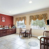 Отель Econo Lodge And Suites, фото 19
