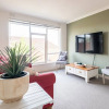 Отель Well Located 1 Bedroom in South Yarra, фото 17