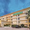 Отель La Quinta Houston Baytown East Hotel в Бейтауне