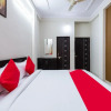 Отель OYO Flagship 702800 Om Gulmohar Avenue, фото 2