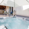 Отель Amazing Home in Valbandon With Jacuzzi, Wifi and 3 Bedrooms, фото 7