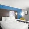Отель La Quinta Inn by Wyndham St. Louis Hazelwood - Airport North, фото 6
