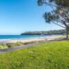 Отель Two Beds off the Beach, фото 12