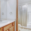 Отель Ideal Locale Steps To Mountain & Main St- 1br+loft, Sleeps 6 1 Bedroom Condo by RedAwning, фото 20