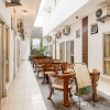 Отель OYO 3787 Hotel Poncowinatan, фото 7