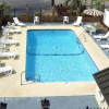 Отель Travelers Inn & Suites, фото 12