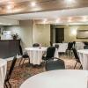 Отель Quality Inn and Suites Livonia, фото 19