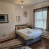 Отель Immaculate 1-bedroom in Greenhithe, фото 2