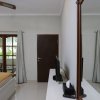 Отель RedDoorz near Pantai Double Six, фото 10