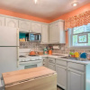 Отель Darling Cottage ~ 1 Mi to Lake Erie Beach!, фото 3