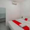 Отель RedDoorz Syariah near RSUD Karawang 2, фото 7