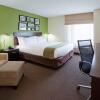 Отель Holiday Inn Express Hotel & Suites Rogers, an IHG Hotel, фото 3