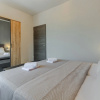 Отель Modern Luxury 2-bedroom apt With Balcony & Patio, фото 3