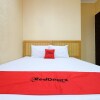 Отель RedDoorz Plus near Simpang Lima, фото 2