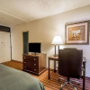 Отель Quality Inn & Suites At Tropicana Field, фото 10