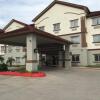 Отель Deluxe 6 Inn & Suites в Браунсвилле