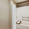 Отель Super 8 by Wyndham Lake Charles Northeast, фото 8