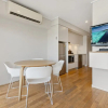 Отель Luxury Salt Village Apartments - Holiday Management, фото 8