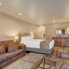 Отель Winter Ski-in/out Studio Sleeps 4, Steps To Historic Main St Studio Bedroom Condo by RedAwning, фото 23