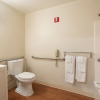 Отель HomeTowne Studios by Red Roof Orlando - UCF Area, фото 9