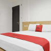 Отель RedDoorz Plus near Dharmawangsa Square 2, фото 11