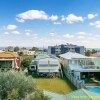 Отель Redcliffe Holiday Accommodation, фото 9