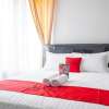 Отель RedDoorz near Siloam Karawaci 3, фото 5