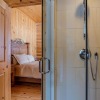 Отель Duc 83 - Luxury log Cottage With hot tub and Exterior Barrel Sauna, фото 6