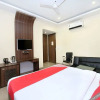 Отель OYO 5710 The Majestic Crown Hotel, фото 16