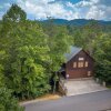 Отель Majestic Forest - 3 Br cabin by RedAwning, фото 1