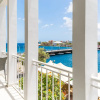 Отель Luxurious Yacht View Apt w Balcony at Famous Handelskade, фото 10