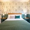 Отель "six Bedroom New-build Detached House In Bicester" в Бичестере
